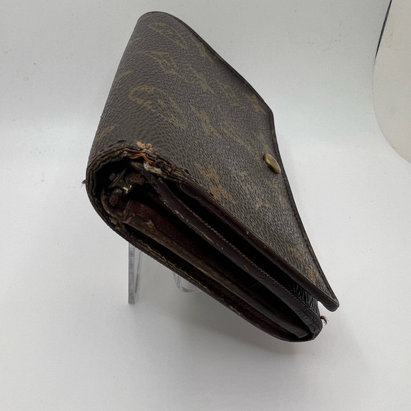 Preowned Louis Vuitton Monogram Monnaie Wallet - Picture 2 of 8